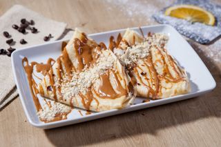 Clatite cu caramel si alune