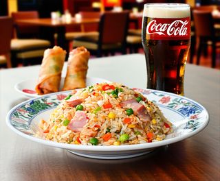 24 Riso Cantonese + 01 involtini primavera + bevanda