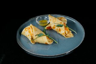 Млинець з сьомгою та сиром