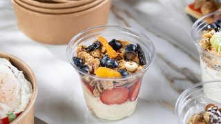 მინი ბერძნული იოგურტის საუზმე