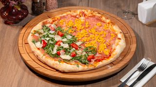 PIZZA 50 /50 (JUMATAE  BAMBI /PROSCIUTO E RUCOLA