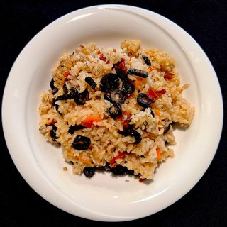 Ориз със сушени домати и маслини (350г)