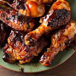 Flaming BBQ Chicken de pollo picante  más 1 patatas y 1 bebida