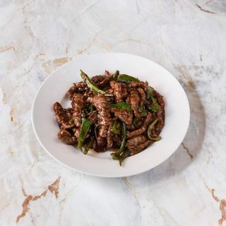 Wołowina w pięciu smakach z ryżem i surówką 700g