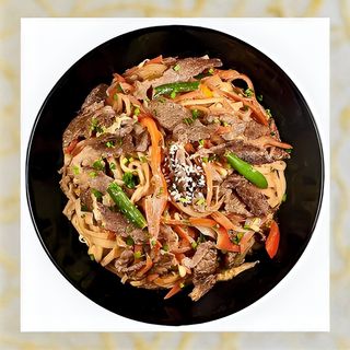 Удон с говядиной с кисло-сладким соусом