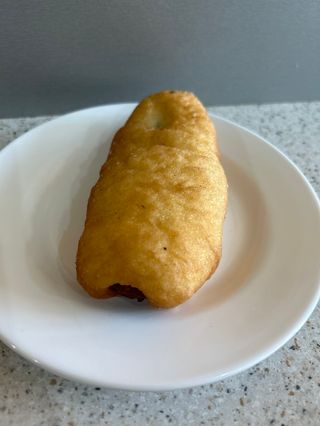 Сосиска в тесте жареная