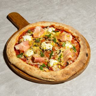 Pizza de Lacón y Burrata Napolitana