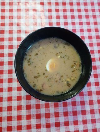 Żurek z kiełbasą i jajkiem