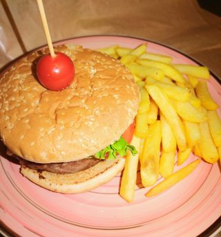 Hamburger 200 g e patatine