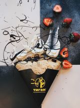 Палачинка с Черен шоколад, ягоди и бита сметана (320г)