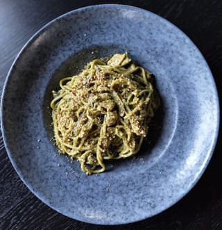 Spaghetti sa piletinom, pečurkama i orasima 350 gr