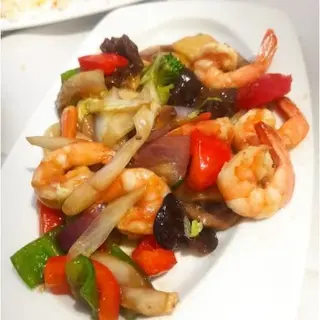 Cola de langostinos con ocho verduras