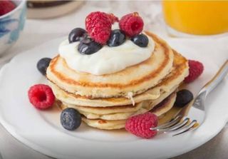 Panqueca Iogurte e Frutos Vermelhos