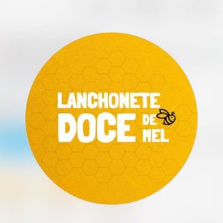 Cachorro Quente Com Molho de Francesinha e batata frita