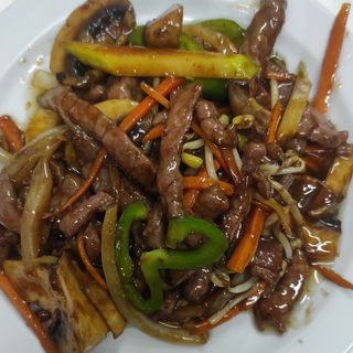 Ternera con verduras variadas