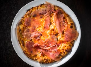 Pizza Scamorza e Crudo Mica 