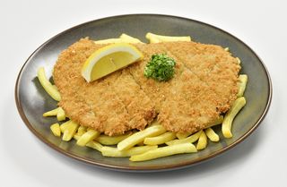 Шницел от свинско контра филе с пържени картофки  (350г)