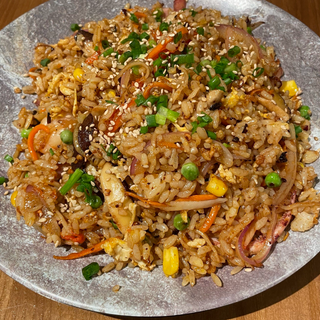 61 Exquisito Arroz Frito con pollo y ternera y gambas con salsa de  soja
