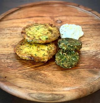 Vejetaryen tabağı (2 falafel + 2 mücver) 