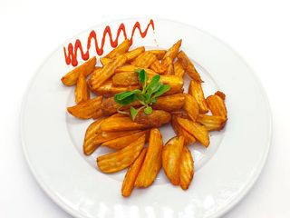 Cartofi spicy wedges 