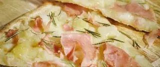 Pizza piatto patate e cotto