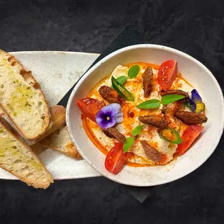 Hummus cu chorizo prajit