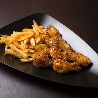 Aripioare dulci picante cu susan si garnitura preferata