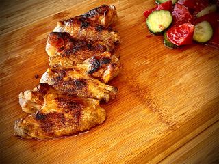 Пилешки крилца с масло и чесън (350г)