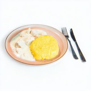 Tochitura de porc cu mamaliga si ou