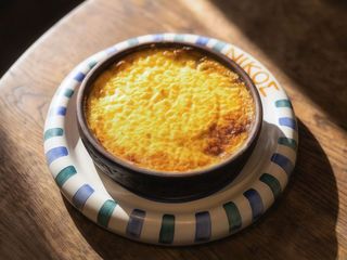 Мусака з томленою грудинкою ягняти, картопляним мусом і печеним баклажаном (350г)