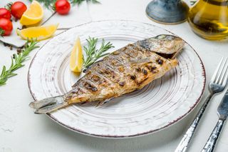 dorada la gratar cu lamaie