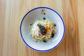 Huevos con trufa y parmesano