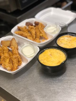 Meniul zilei - Crispy de pui cu cartofi prajiti și Ciorbă a la grec de pui 