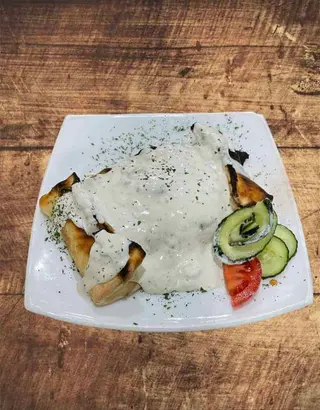 Maslenjak sa piletinom u pizza tijestu