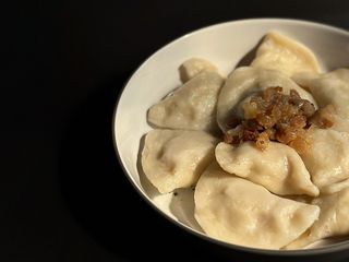 Вареники з картоплею та шкварками (300 г)