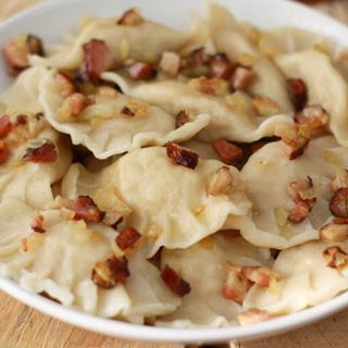 16 szt mix pierogów gotowane z okrasą
