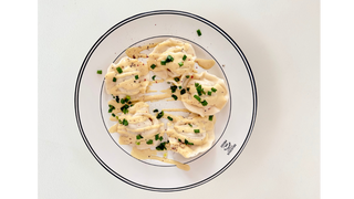 Pierogi wieprzowo-wołowe  z sosem musztardowo-chrzanowym