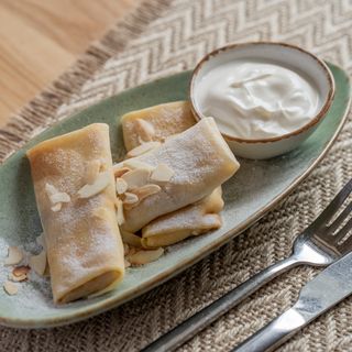 Млинці з солодким сиром (150/30 г)