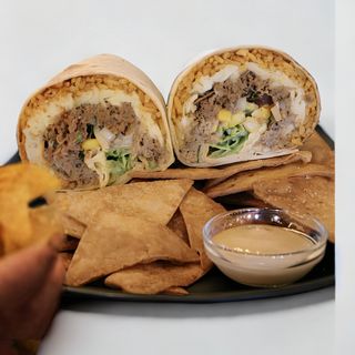 Burrito Barbacoa (carne de vaca desfiada/shredded beef)
