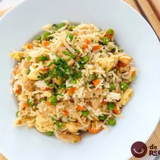 Arroz frito con pollo