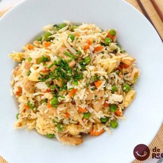 Arroz frito con pollo