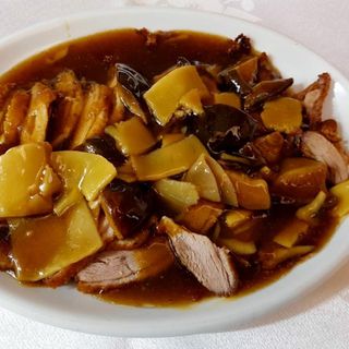 Pato Con Bambú Y Setas Chinas