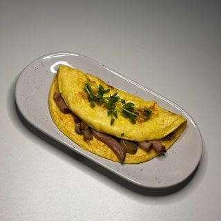 Омлет з грибами та шинкою