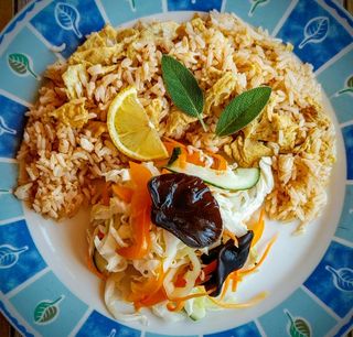 Orez simplu + salata de urechi de lemn