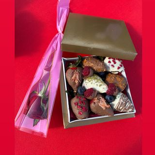 Fleurs + boîte moyenne fraise 