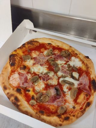 Pizza cotto e funghi