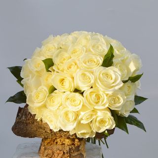 Buchet cadou 35 trandafiri albi