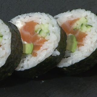 86. Maki Salmón Rebozado,