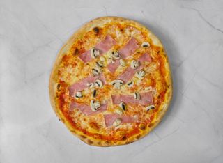 Pizza Prosciutto E Funghi