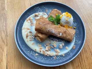 Млинець з пасерованими яблуками (320г)